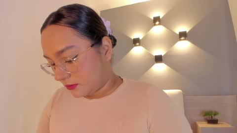 Ella online show from October 2025 12:17:02 PM