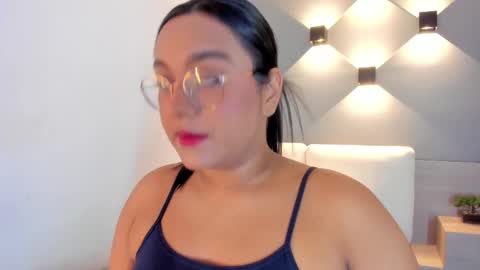 Ella online show from October 2025 12:42:02 PM