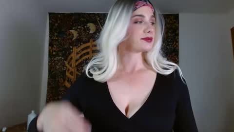 Ella Sibyl online show from September 2025 05:35:02 PM