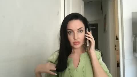 Snapshot of elle_melle chatting on January 2025 03:57:01 PM elle_melle online show from January 2025 03:57:01 PM