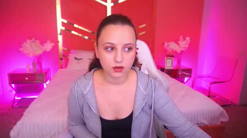 elleebloom online show from November 2025 02:29:02 PM