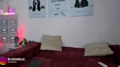 Snapshot of ellegisellee chatting on September 2025 02:57:01 AM Yiss online show from September 2025 02:57:01 AM