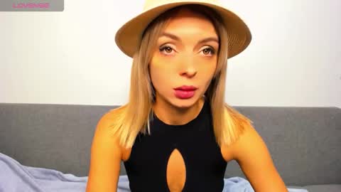 ellen_flow online show from October 2025 08:48:02 PM