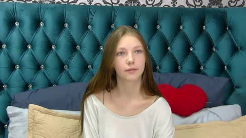 Snapshot of ellenbush chatting on September 2025 06:01:02 AM EllenBush online show from September 2025 06:01:02 AM
