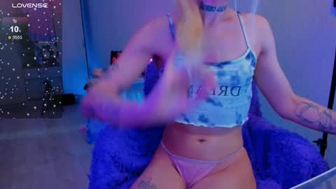 Snapshot of elli_26 chatting on March 2026 05:42:02 PM Ellie online show from March 2026 05:42:02 PM