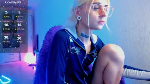Snapshot of elli_26 chatting on July 2026 02:43:01 PM Ellie online show from July 2026 02:43:01 PM