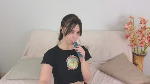 Snapshot of ellie_babyy chatting on January 2025 08:41:02 AM Ellie online show from January 2025 08:41:02 AM