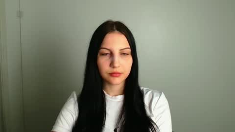 ellie_esmi online show from May 2026 12:11:01 PM