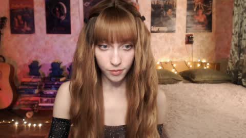 Snapshot of ellie_friendly chatting on December 2024 12:07:02 PM ellie_friendly online show from December 2024 12:07:02 PM