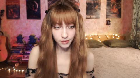 Snapshot of ellie_friendly chatting on December 2024 11:46:01 PM ellie_friendly online show from December 2024 11:46:01 PM