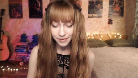 Snapshot of ellie_friendly chatting on December 2024 03:19:01 AM ellie_friendly online show from December 2024 03:19:01 AM