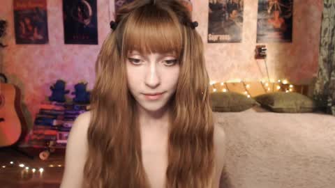 Snapshot of ellie_friendly chatting on December 2024 04:33:02 AM ellie_friendly online show from December 2024 04:33:02 AM