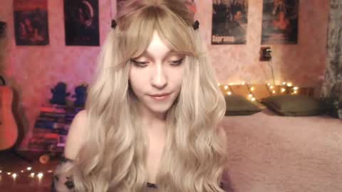 Snapshot of ellie_friendly chatting on January 2025 12:33:01 AM ellie_friendly online show from January 2025 12:33:01 AM