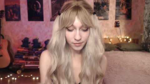 Snapshot of ellie_friendly chatting on January 2025 12:15:01 PM ellie_friendly online show from January 2025 12:15:01 PM