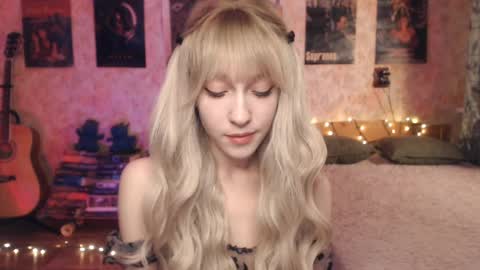 Snapshot of ellie_friendly chatting on January 2025 12:53:01 AM ellie_friendly online show from January 2025 12:53:01 AM