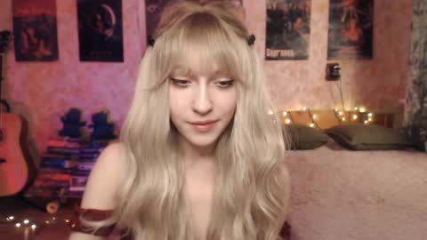 Snapshot of ellie_friendly chatting on January 2025 12:17:02 AM ellie_friendly online show from January 2025 12:17:02 AM