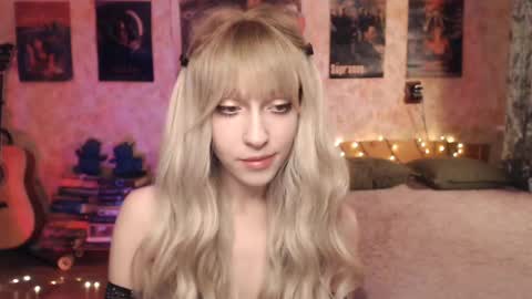 Snapshot of ellie_friendly chatting on January 2025 11:10:02 PM ellie_friendly online show from January 2025 11:10:02 PM