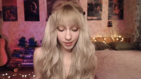 Snapshot of ellie_friendly chatting on January 2025 12:38:01 PM ellie_friendly online show from January 2025 12:38:01 PM