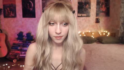 Snapshot of ellie_friendly chatting on January 2025 12:09:01 PM ellie_friendly online show from January 2025 12:09:01 PM