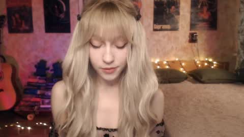 Snapshot of ellie_friendly chatting on January 2025 12:16:01 AM ellie_friendly online show from January 2025 12:16:01 AM