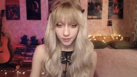 Snapshot of ellie_friendly chatting on January 2025 11:33:01 PM ellie_friendly online show from January 2025 11:33:01 PM