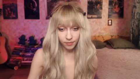 Snapshot of ellie_friendly chatting on January 2025 12:18:01 PM ellie_friendly online show from January 2025 12:18:01 PM