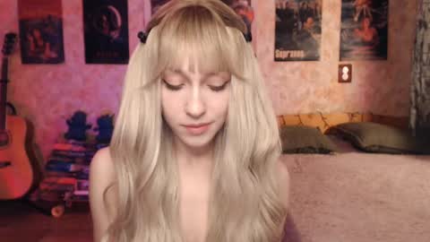 Snapshot of ellie_friendly chatting on February 2025 12:09:01 AM ellie_friendly online show from February 2025 12:09:01 AM