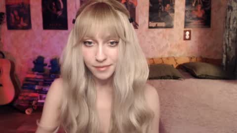 Snapshot of ellie_friendly chatting on February 2025 12:17:01 PM ellie_friendly online show from February 2025 12:17:01 PM