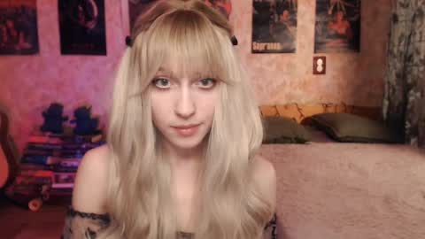 Snapshot of ellie_friendly chatting on February 2025 12:12:01 PM ellie_friendly online show from February 2025 12:12:01 PM