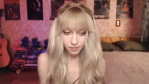 Snapshot of ellie_friendly chatting on February 2025 12:16:02 PM ellie_friendly online show from February 2025 12:16:02 PM