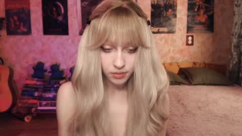 Snapshot of ellie_friendly chatting on March 2025 12:09:02 AM ellie_friendly online show from March 2025 12:09:02 AM