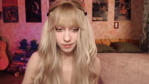 Snapshot of ellie_friendly chatting on March 2025 12:33:02 AM ellie_friendly online show from March 2025 12:33:02 AM