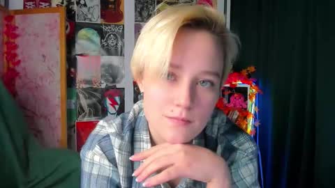 Ellie online show from November 2025 09:01:02 AM