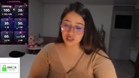 Snapshot of ellie_jones1 chatting on December 2024 02:20:02 AM Ellie online show from December 2024 02:20:02 AM