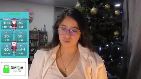 Snapshot of ellie_jones1 chatting on December 2024 02:01:02 AM Ellie online show from December 2024 02:01:02 AM