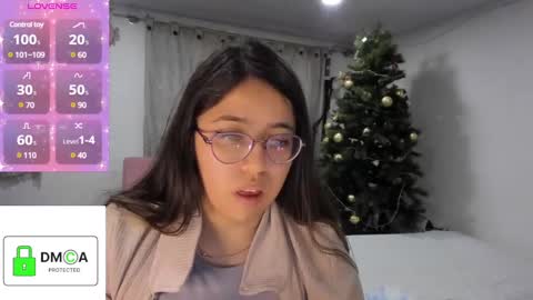 Snapshot of ellie_jones1 chatting on January 2025 03:29:02 AM Ellie online show from January 2025 03:29:02 AM