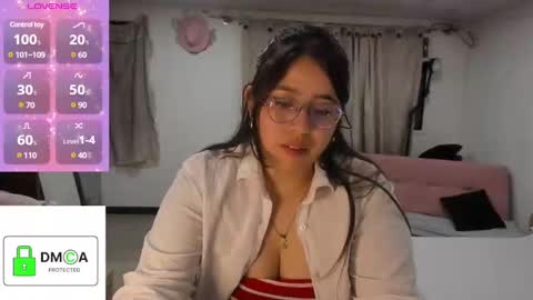 Snapshot of ellie_jones1 chatting on January 2025 12:43:02 AM Ellie online show from January 2025 12:43:02 AM