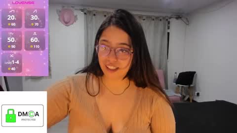 Snapshot of ellie_jones1 chatting on February 2025 11:45:01 PM Ellie online show from February 2025 11:45:01 PM