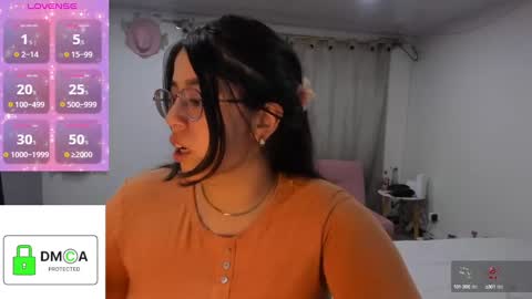 Snapshot of ellie_jones1 chatting on February 2025 01:15:01 AM Ellie online show from February 2025 01:15:01 AM