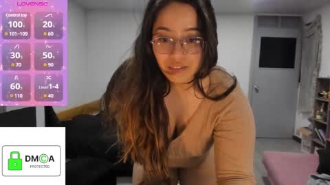 Snapshot of ellie_jones1 chatting on February 2025 02:47:02 AM Ellie online show from February 2025 02:47:02 AM