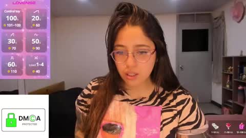 Snapshot of ellie_jones1 chatting on March 2025 11:56:02 PM Ellie online show from March 2025 11:56:02 PM