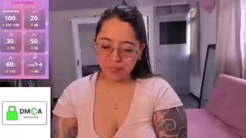 Snapshot of ellie_jones1 chatting on September 2025 06:20:02 PM Ellie online show from September 2025 06:20:02 PM