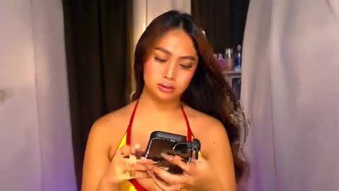 Snapshot of elliecummers chatting on April 2026 06:16:01 PM ellie online show from April 2026 06:16:01 PM