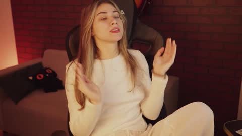 elliecutes online show from January 2025 05:33:01 AM