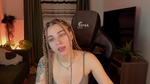 elliecutes online show from February 2025 06:42:01 AM