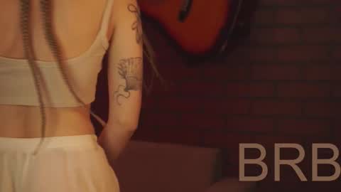 elliecutes online show from February 2025 08:37:01 AM