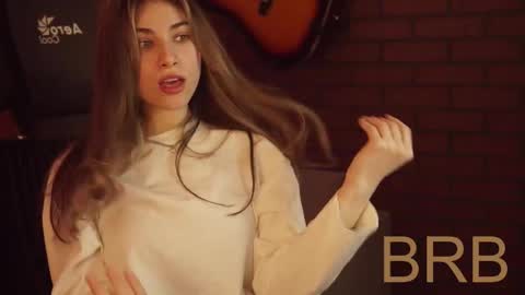 elliecutes online show from February 2025 08:26:02 AM