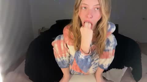ellie online show from September 2025 05:33:01 AM