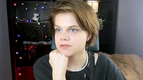 elliemurler online show from December 2025 01:07:01 PM