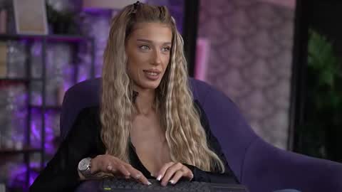 Ellie online show from September 2025 07:19:01 AM